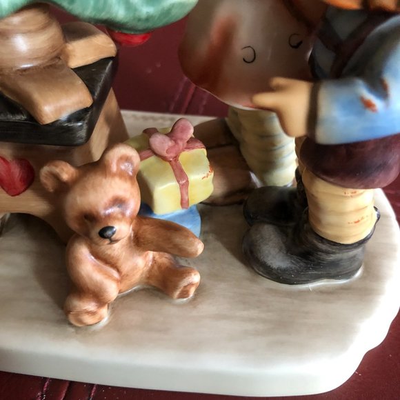 Hummel " Wonder of Christmas" 2015 Figurine - Picture 2 of 6